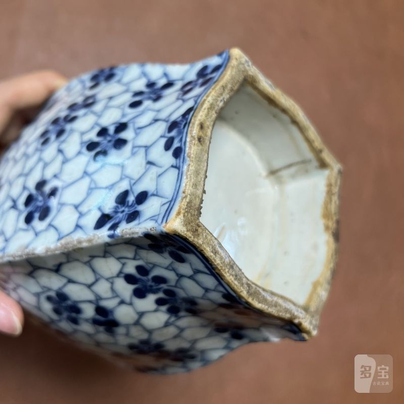 清中期 青花冰梅纹方瓶 - 图15